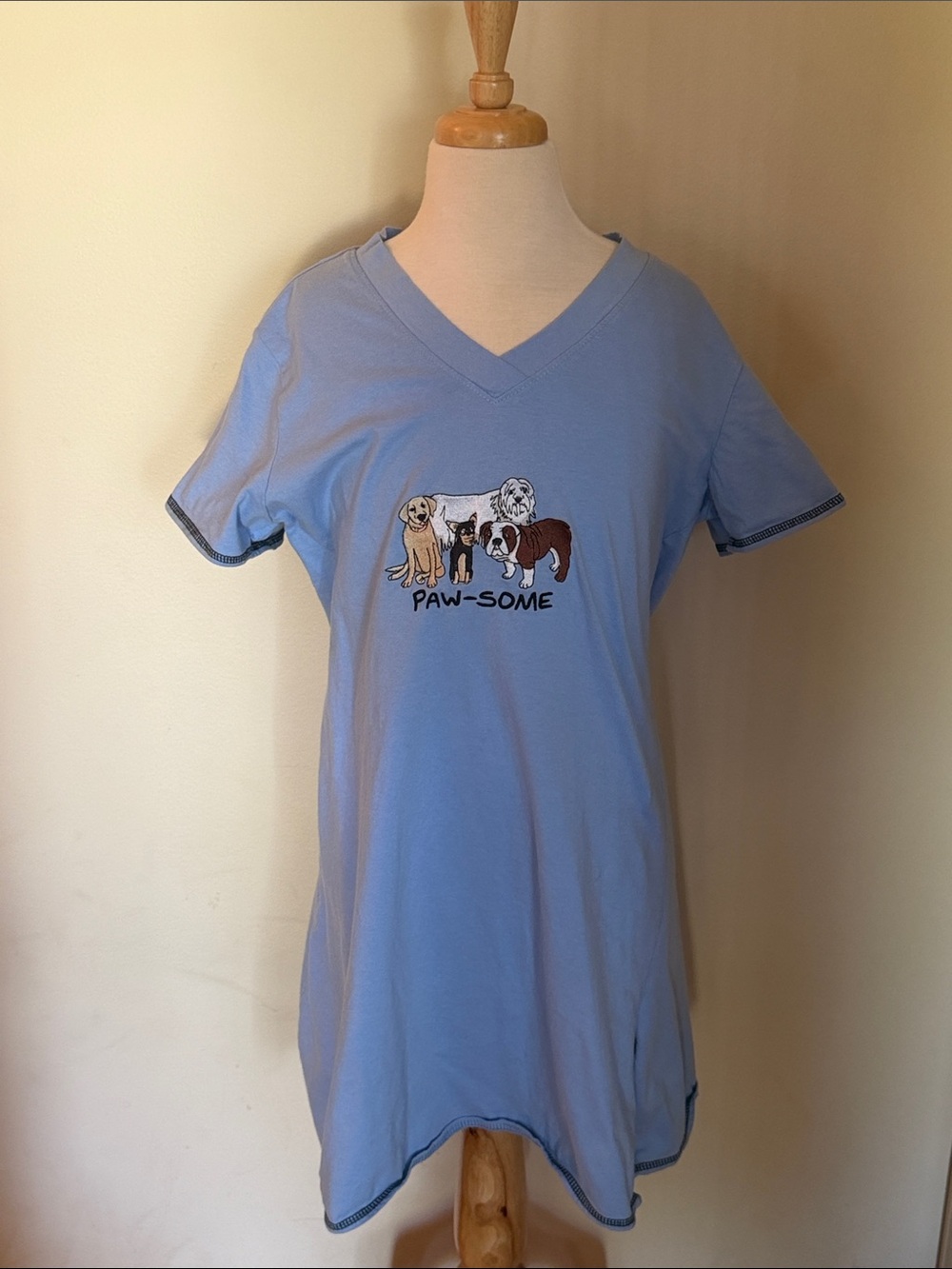 EUC~Woman’s Medium Rene Rofe Light Blue Dog Paw Graphic V~Neck Tee Sleep~Shirt
